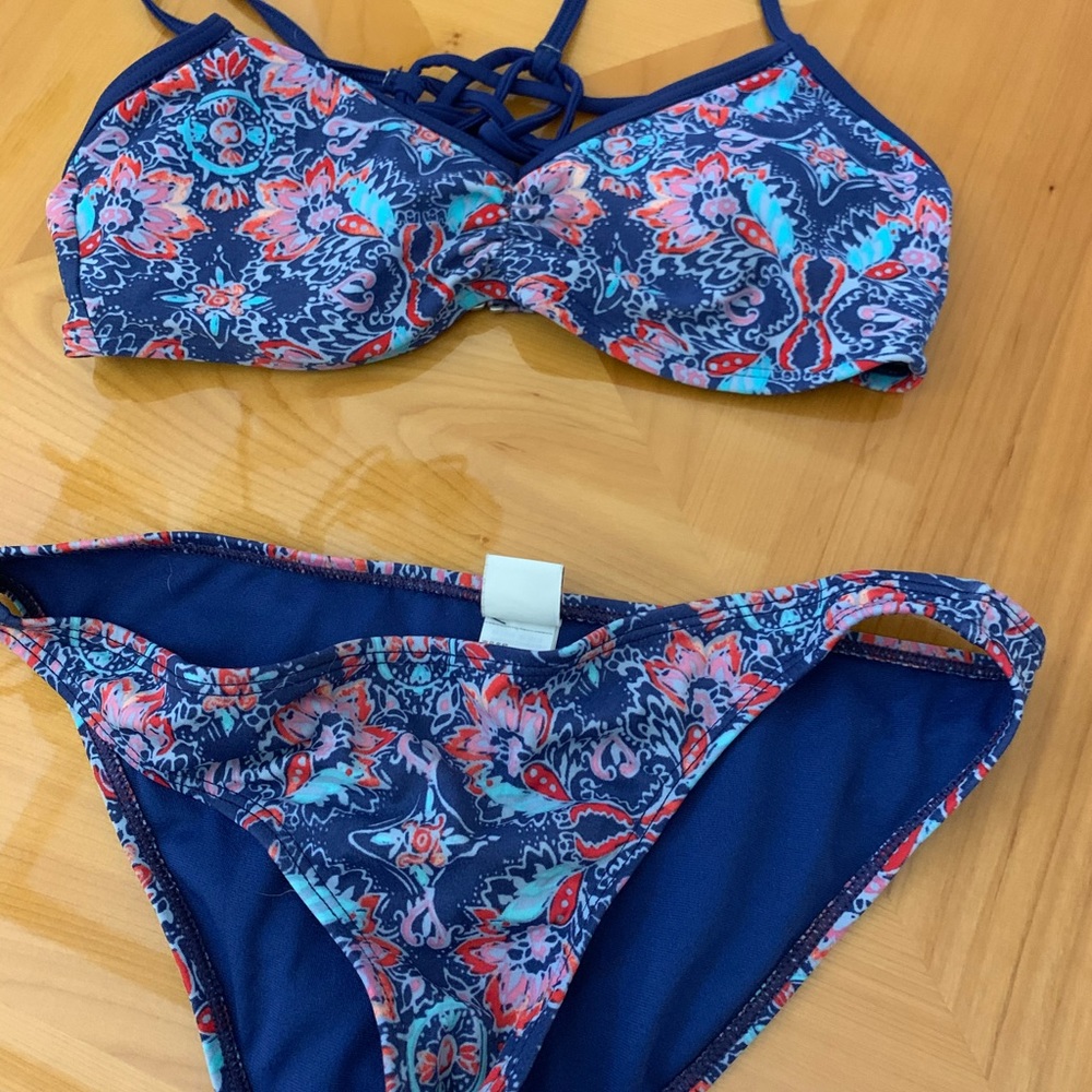 hollister two piece bathing suit